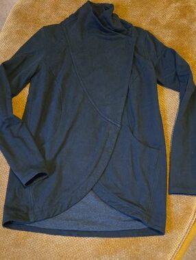 lululemon athletica Black Wrap-Front Long Sleeve Tunic Sz 8